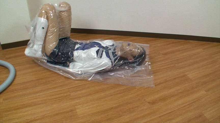 LIVEカメラを通じて高額なチップを投げ、リアルタイムで女を汚濁と真空の深淵へ突き落とす経済的去勢。 - Financial emasculation casting high tokens via Live Cam to push a woman into the abyss of filth and vacuum in real-time.